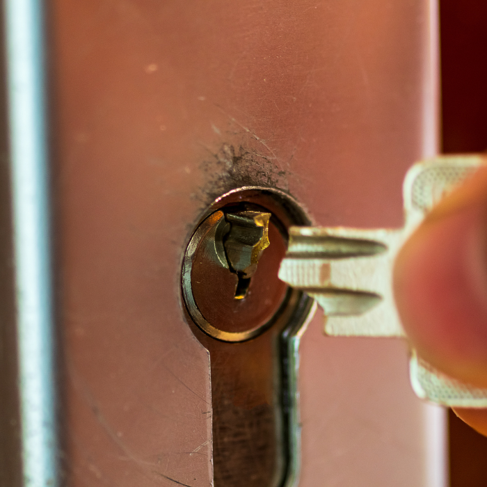 Comment retirer une clé cassée dans une serrure ?
